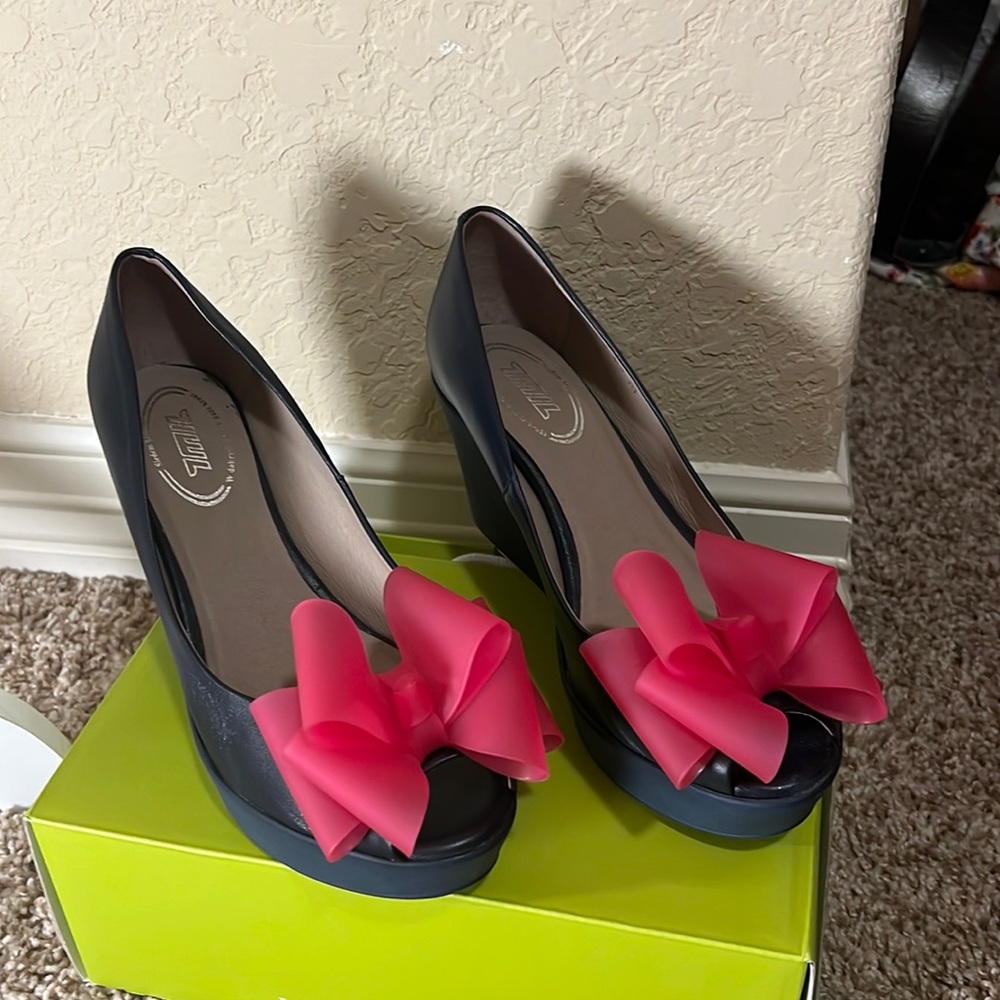 Leather Wedge Shoes size 8 new came from Europe. With cute bow.